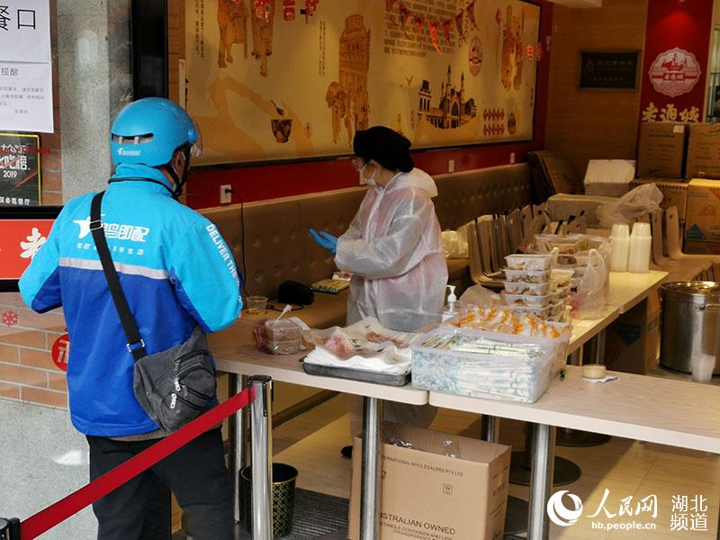 午夜精品视频