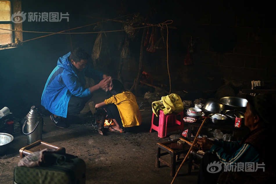 公交车侵犯小男生肉(H)
