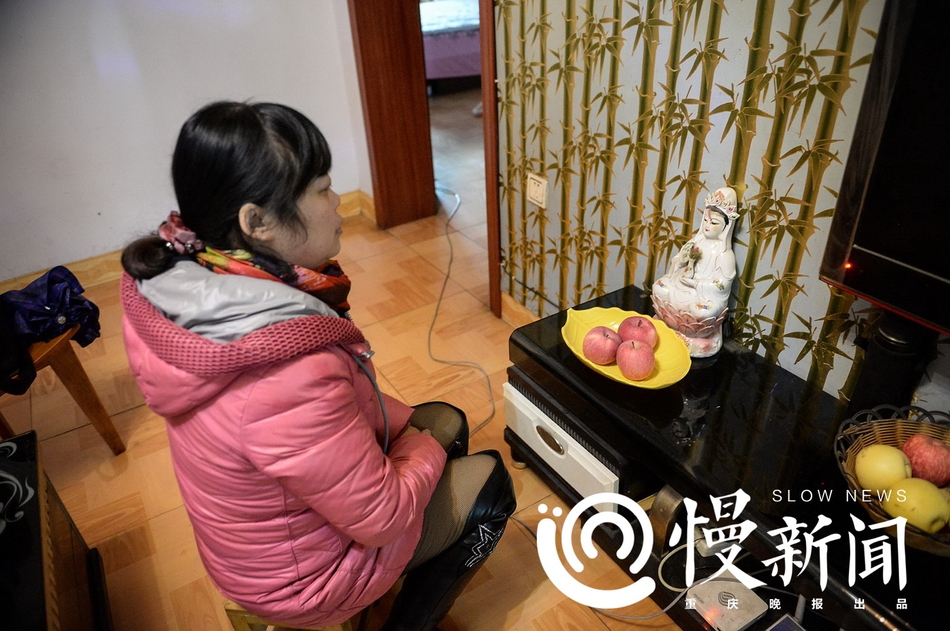 撕开奶罩揉吮奶头玩大胸直播