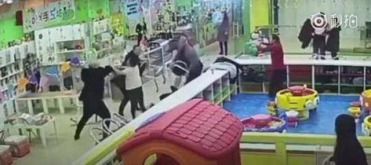 短裙公车被强好爽H吃奶视频