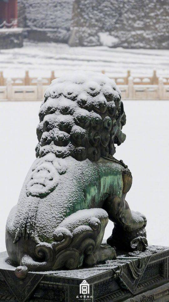 二男一左一右吃奶