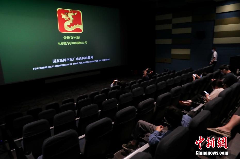 插进去操吃奶