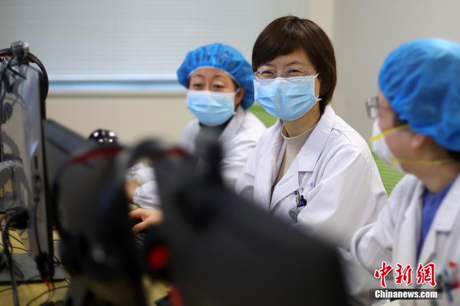 女人撤尿黄色正面照三级免费片