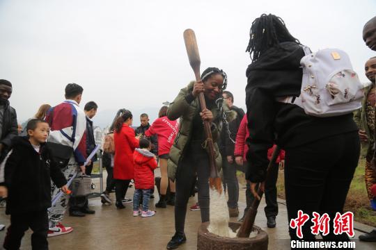 国模被摄影师啪啪呻吟