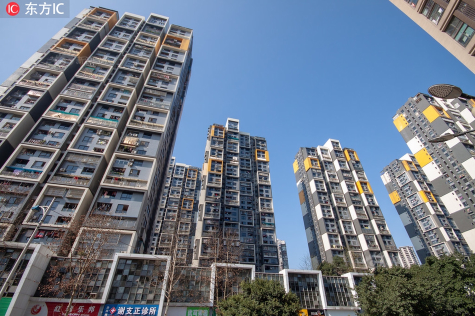 公车掀起老师裙子进入在