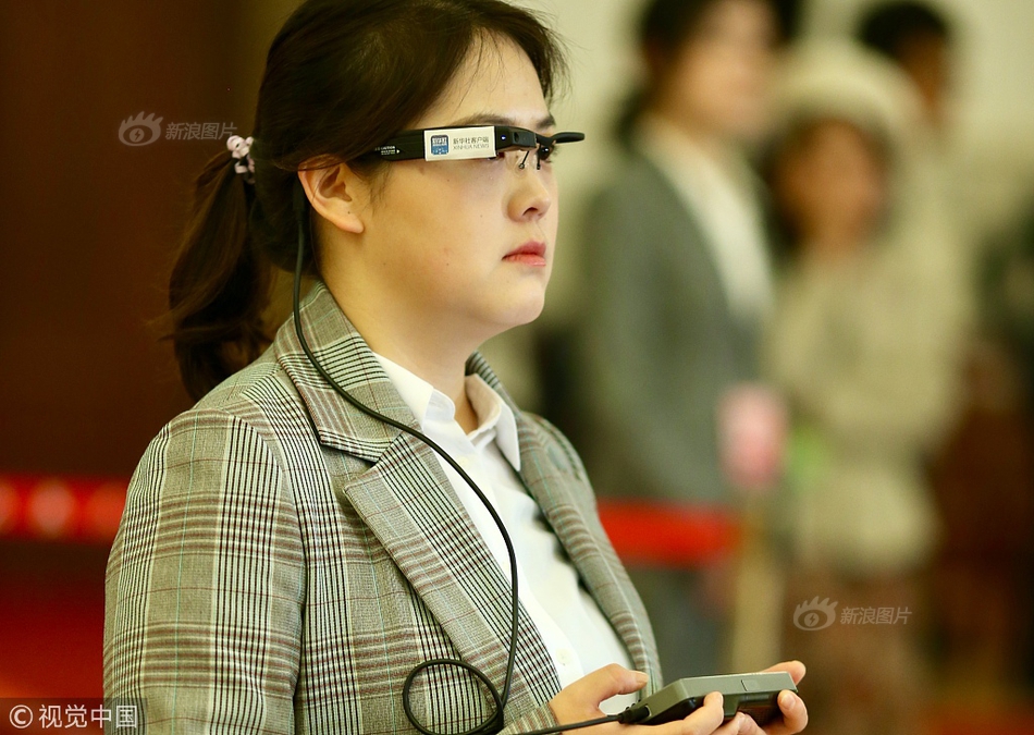 惩罚女朋开 跪着让客人玩弄
