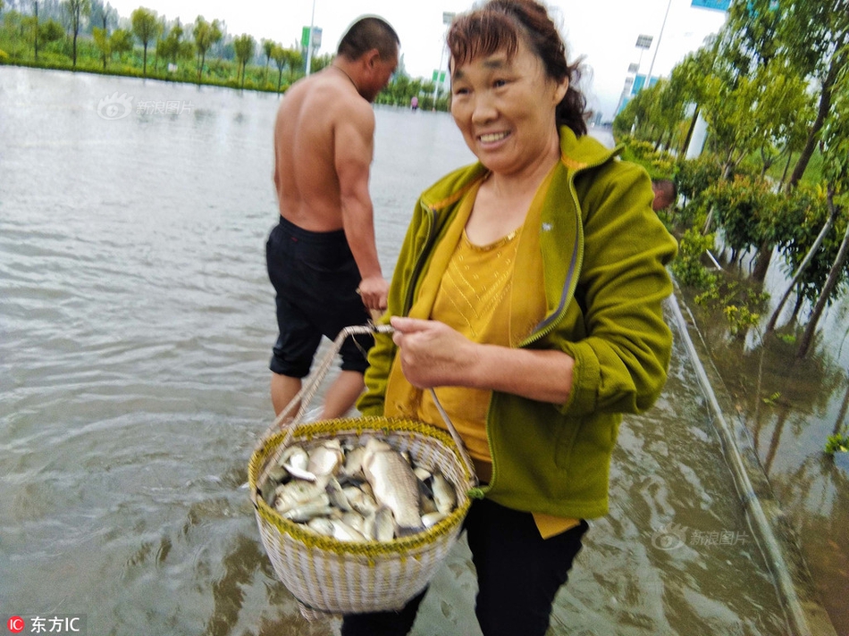 肌肉大鸟男洗澡