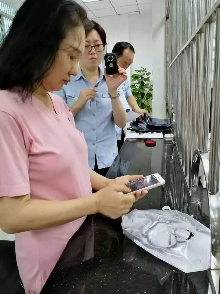 强制调教女奴下体