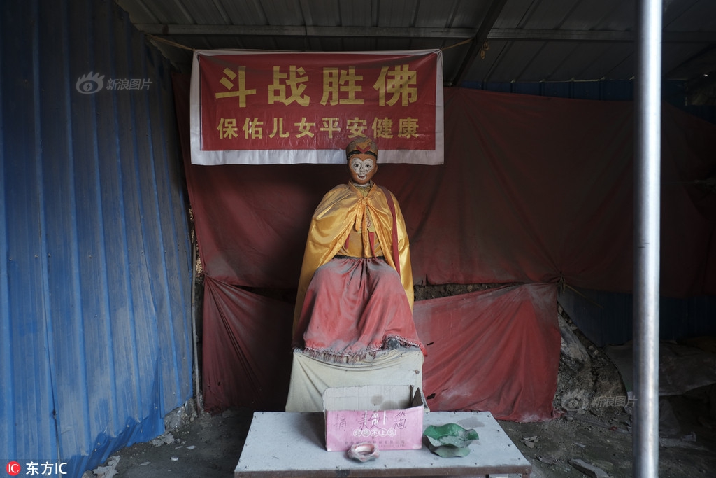 偷拍美女如厕的黄片