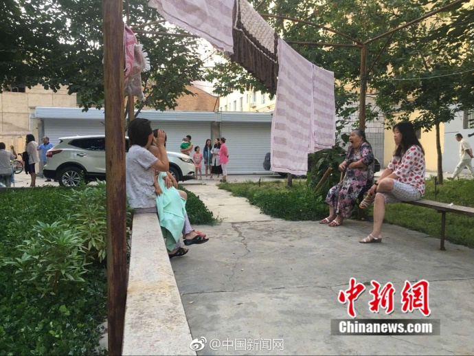每次他吸我奶头很享受
