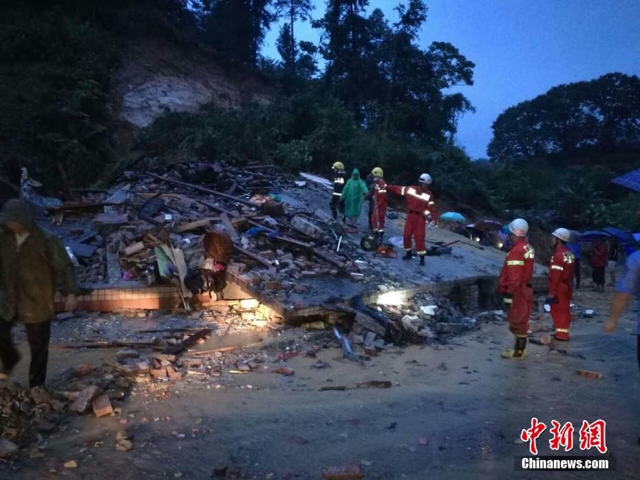 自拍露奶