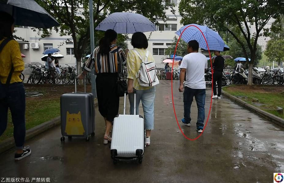 公交车揉小雪胸 啊 嗯