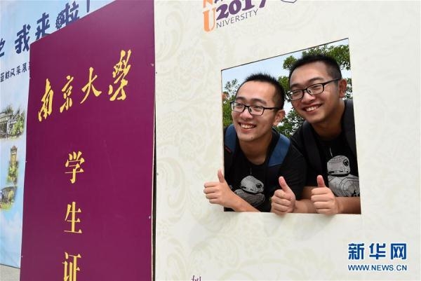 公交车被脱了内裤进入动漫