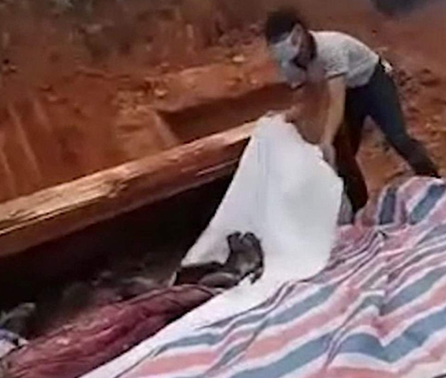 欧美嫩模18激情在线观看