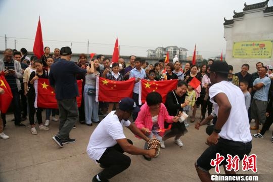 少萝扒开腿秘 让人桶爽动漫