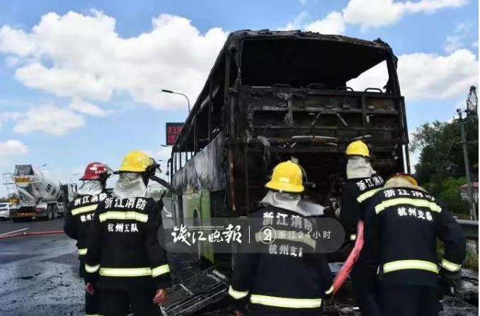 9分10秒落地窗头撞玻璃视频