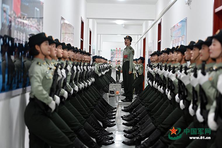 欧美美女喷视频在线