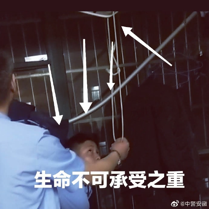 女生打屁股脱裤子