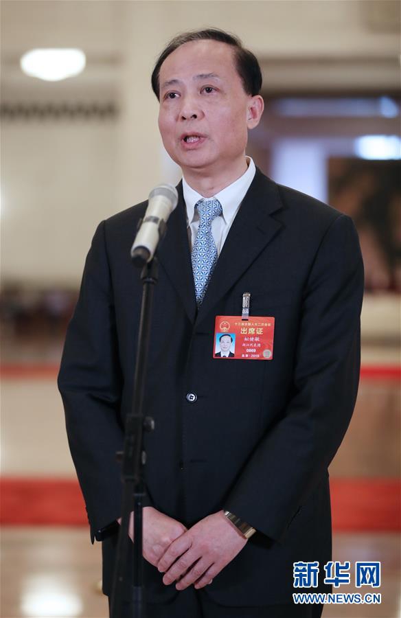 被强硬进入漂亮人妻
