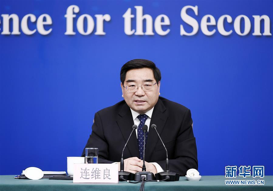少妇与公豬在野外乱