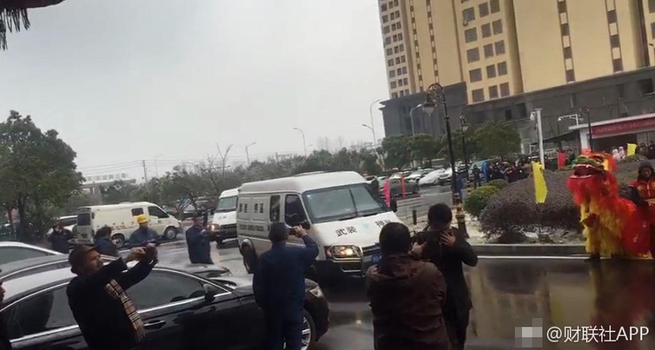 欧美黑人双插潮吹