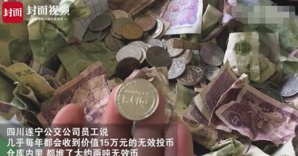 校花被小混混脱裤玩J出水
