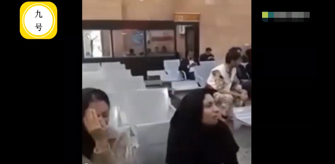 女走光露私部