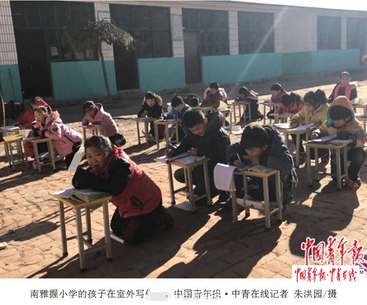 真实偷拍各种走光福利小视频