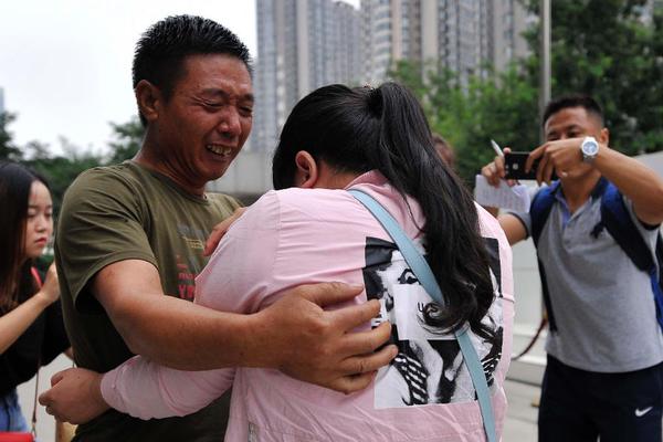 妺妺叫我吃她的奶