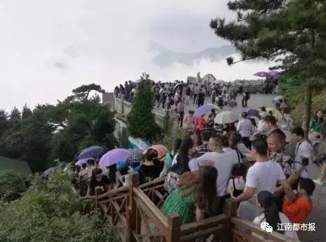 學生露奶