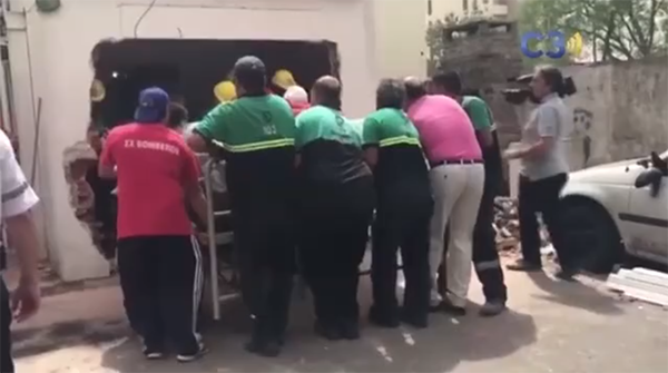 伸进女同桌乳沟里摸爽了电影
