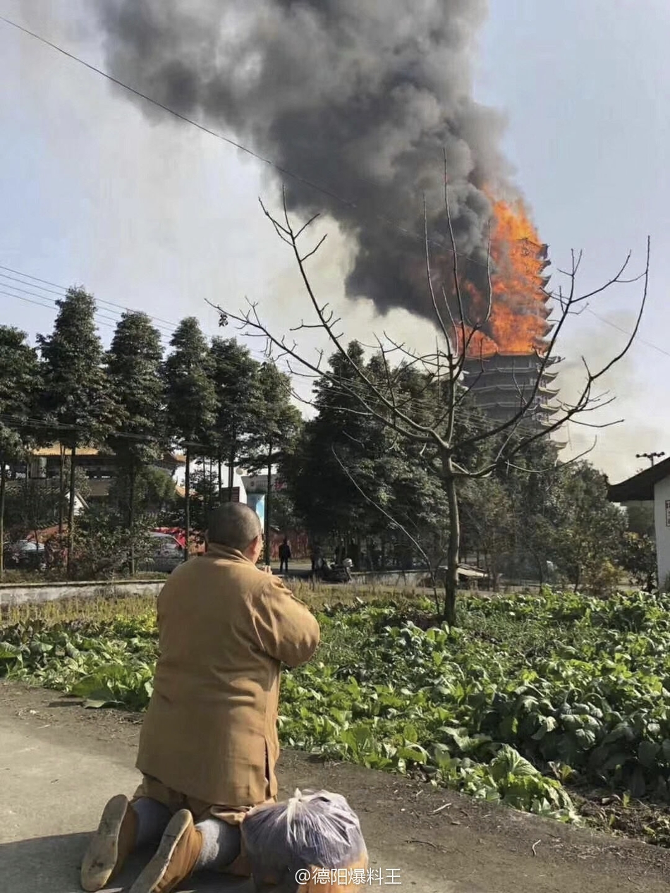 捏奶頭