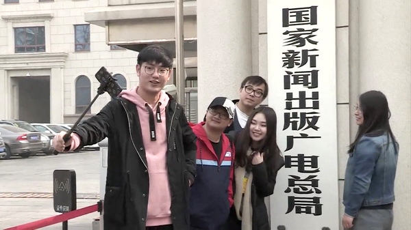 夫妻性生活三级片