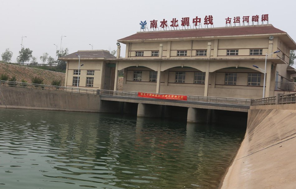 姐姐用脚帮我设