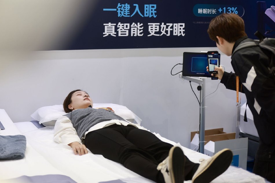 连体衣色情片