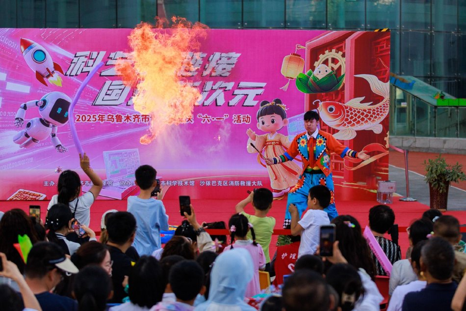两女同床互摸到高潮