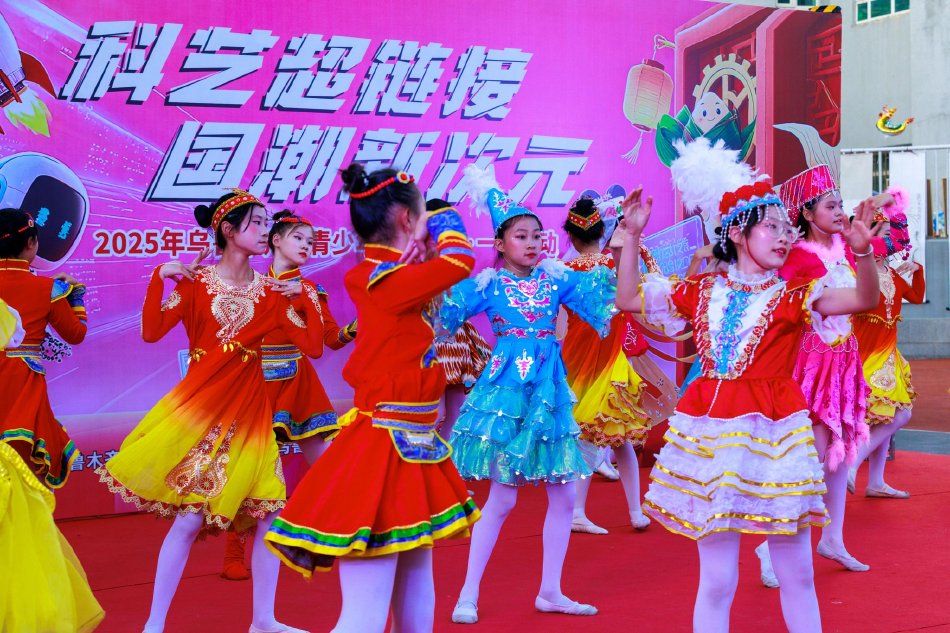 把女人 得嗷嗷嗷嗷嗷叫一男两女