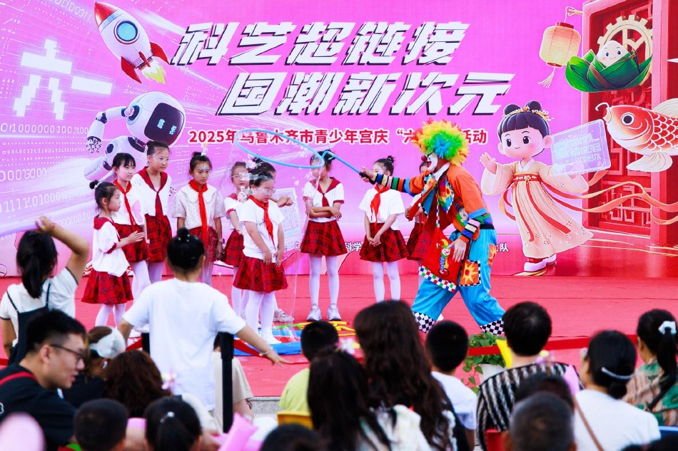 美女扒开腿秘 直让男人桶
