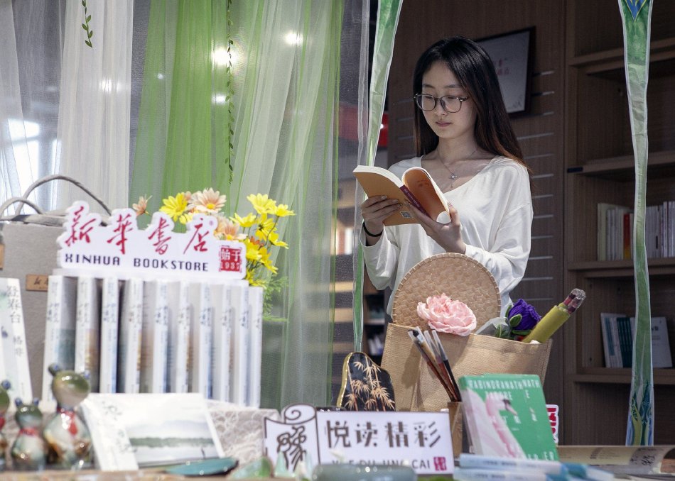 粉嫩虎白女馒头一线天