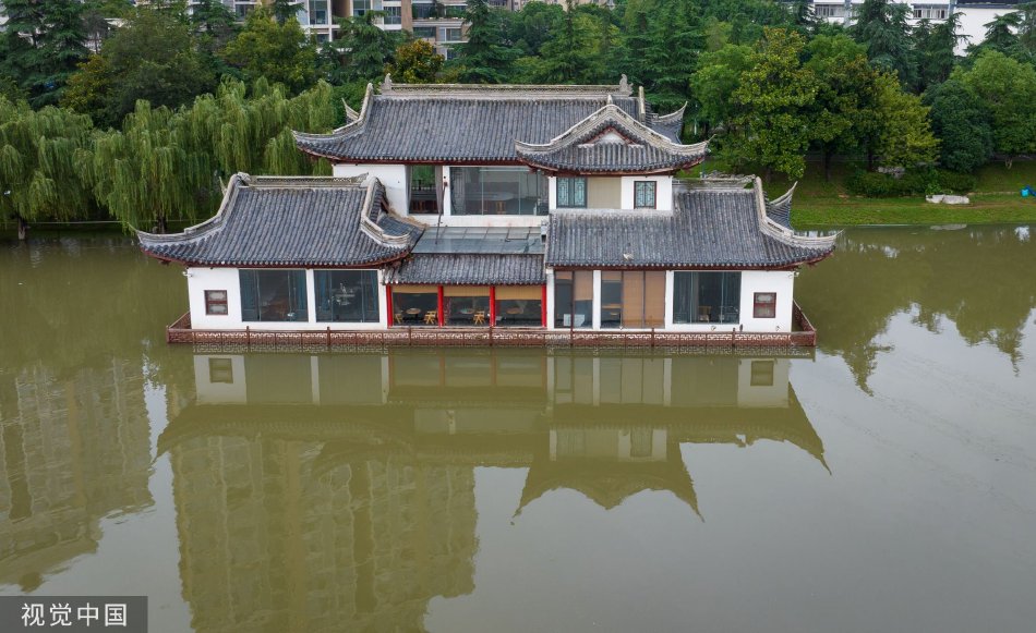 張筱雨两腿玉门打开图
