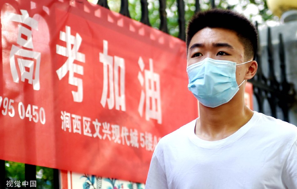 被女寝十几只白丝脚榨精动动漫