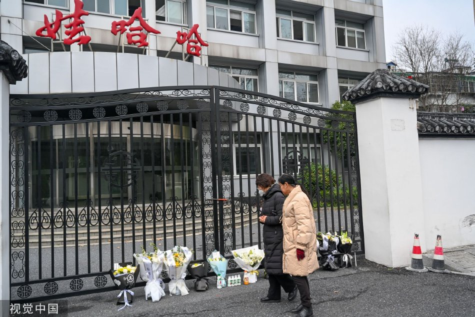 大炕上公的手伸进我的内裤