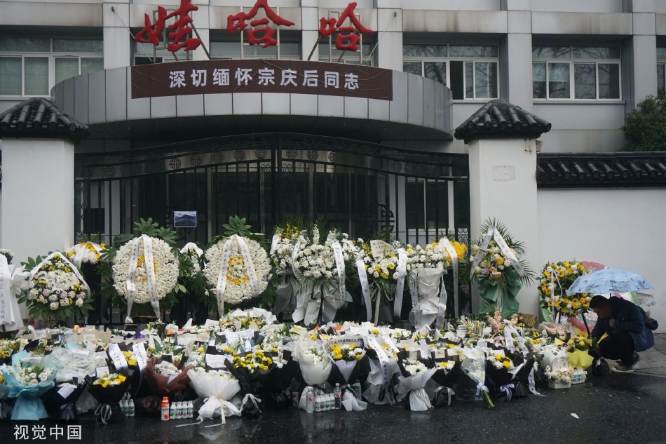 女厕偷拍妇女尿尿