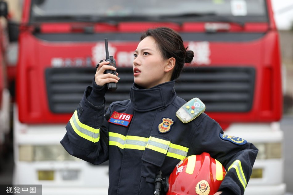 动漫美女裸奶