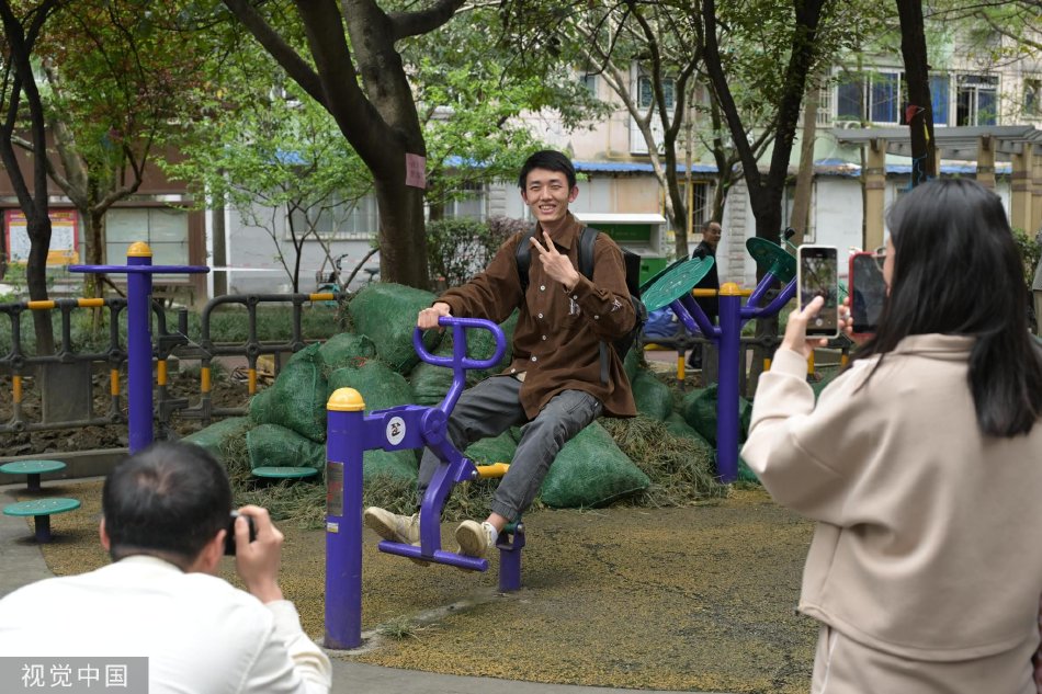 李伊