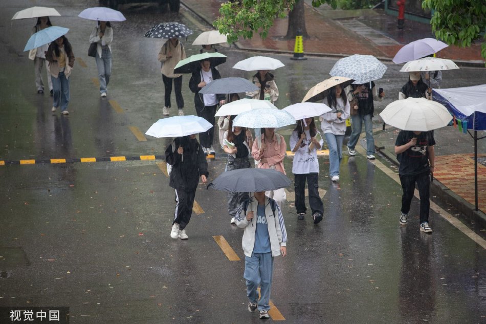 白丝老师掀起裙子让我c