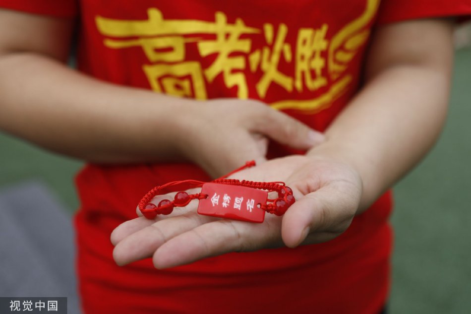 很肉很黄的视频在线