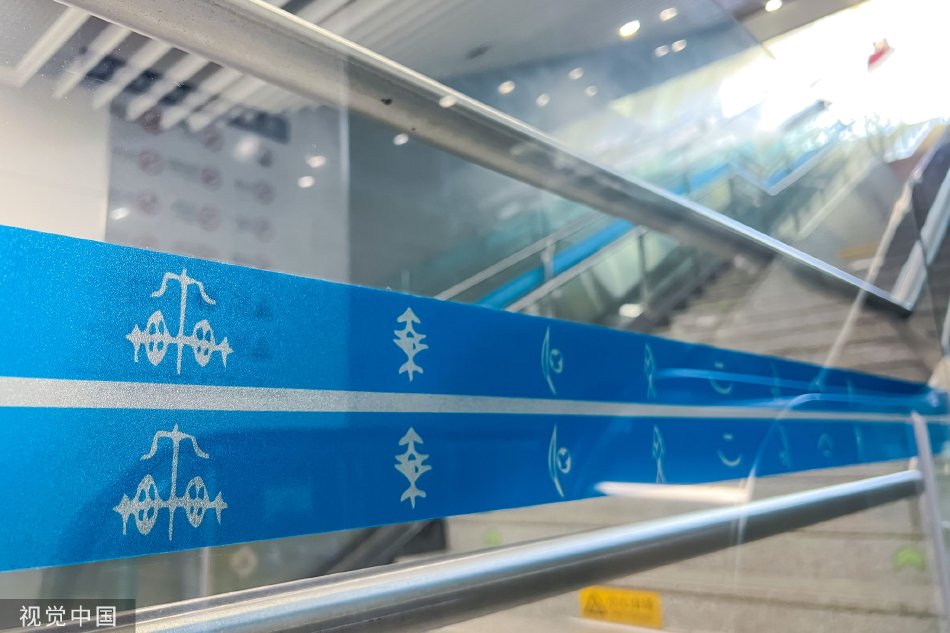 厨房脱岳裙子在后面挺进剧情介绍