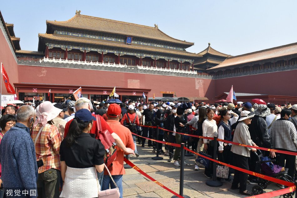 校花大胸奶汁乳流奶水出来