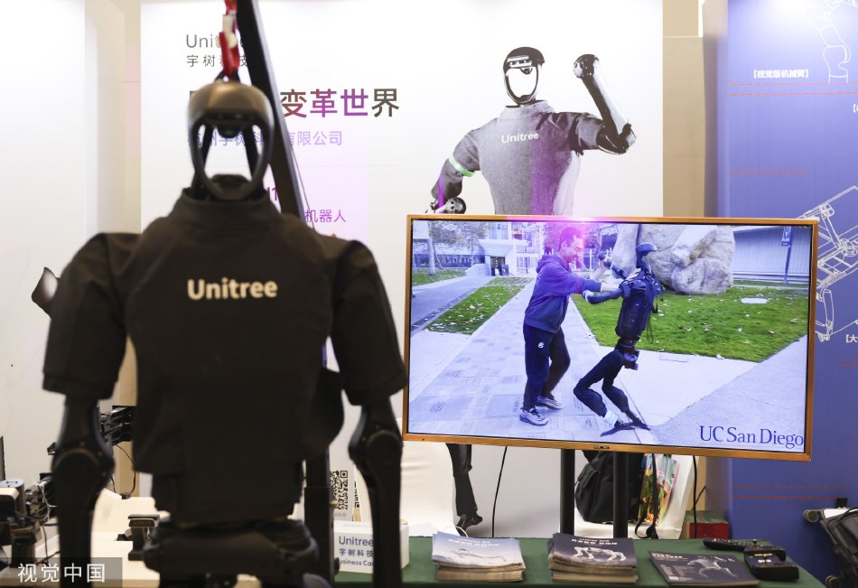 公交上强摁做开腿呻吟